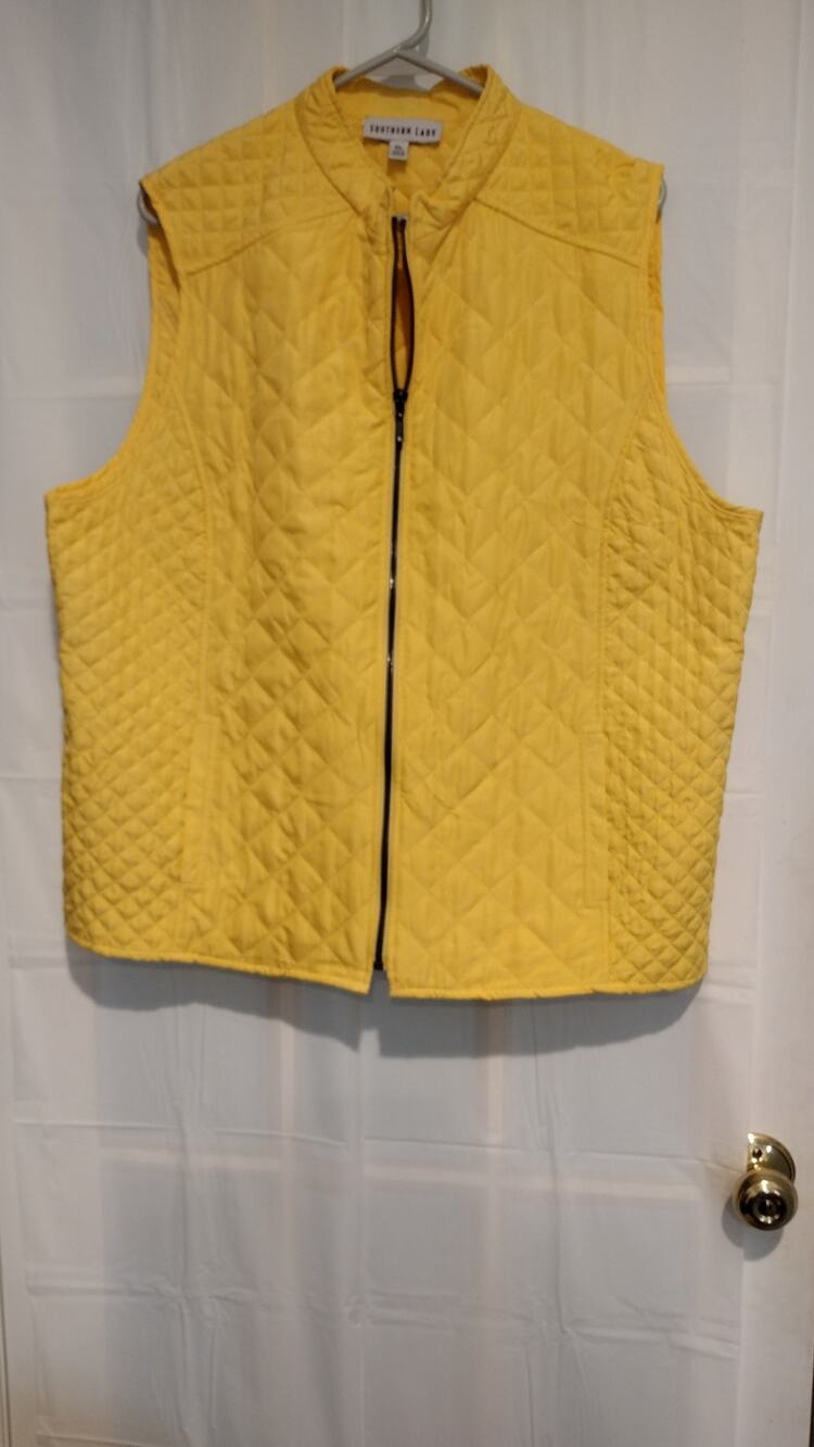Southern Lady XL Yellow Quilted Vest Full Zip Cabin Layer Preppy Campfire NWOT